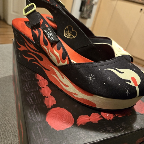 Women's Black and Cream Shoes - Picture 2 of 6